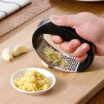 Manual Garlic Press Stainless Steel Handheld Ginger Garlic Curve Mincer Chopping (random Color)